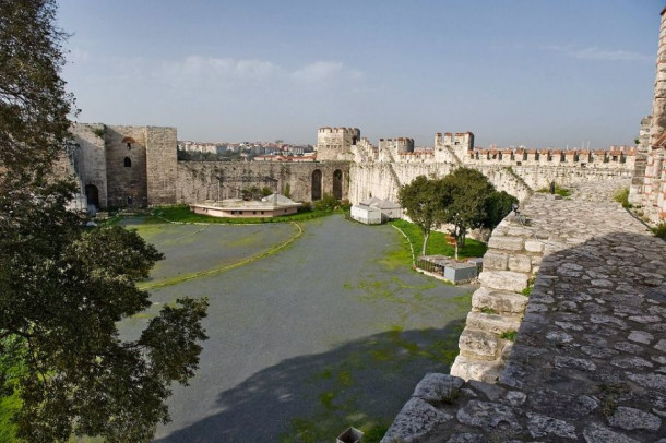 Крепость Едикуле (Yedikule Zindanlar&#305;), Стамбул, ноябрь 2008 г.