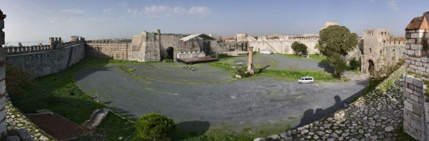 Крепость Едикуле (Yedikule Zindanlar&#305;), Стамбул, ноябрь 2008 г.