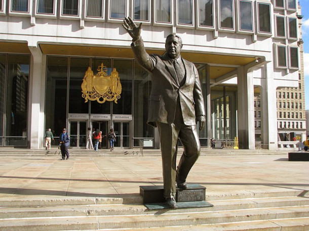 Philadelphia. LOVE park. Municipal Services Building. Logan Circle.