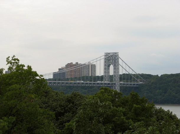 New York. Washington Bridge. Cloisters.