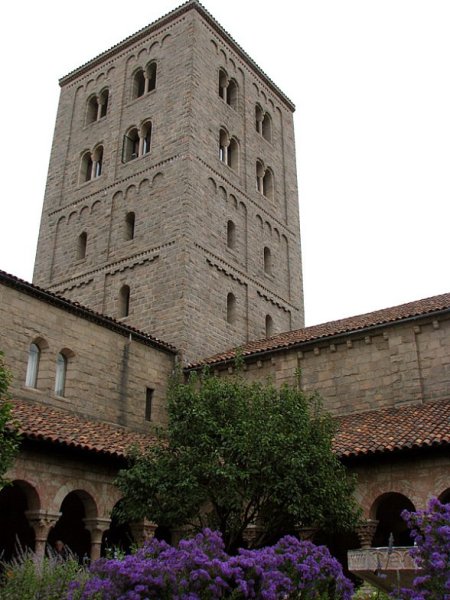 New York. Washington Bridge. Cloisters.