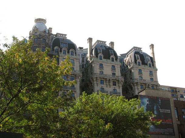 New York. West Side. Museum of Natural History. Zabar`s. Dakota building, Ansonia and others.