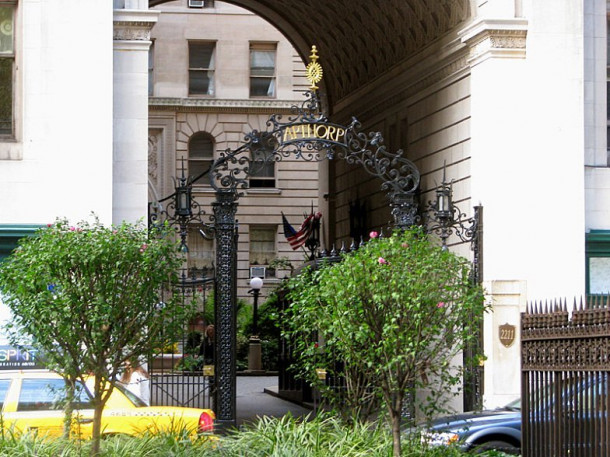 New York. West Side. Museum of Natural History. Zabar`s. Dakota building, Ansonia and others.