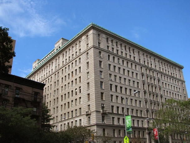 New York. West Side. Museum of Natural History. Zabar`s. Dakota building, Ansonia and others.