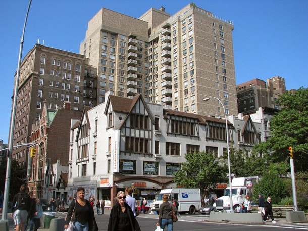 New York. West Side. Museum of Natural History. Zabar`s. Dakota building, Ansonia and others.