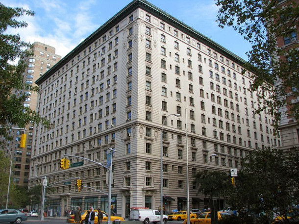 New York. West Side. Museum of Natural History. Zabar`s. Dakota building, Ansonia and others.