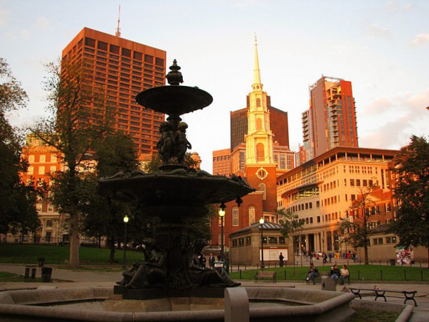 Boston. Old State House. Holokost. John Hancock Tower. Trinity Church.