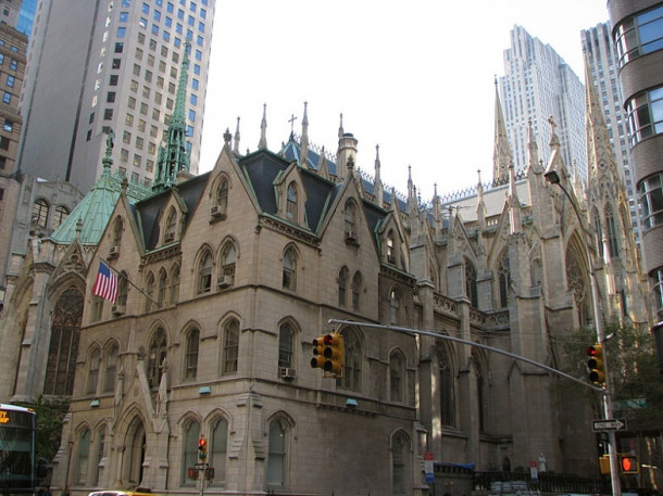 New York. St. Patrick\'s Cathedral. Intrepid.