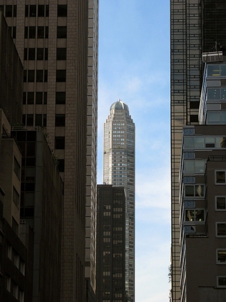 New York. St. Patrick\'s Cathedral. Intrepid.