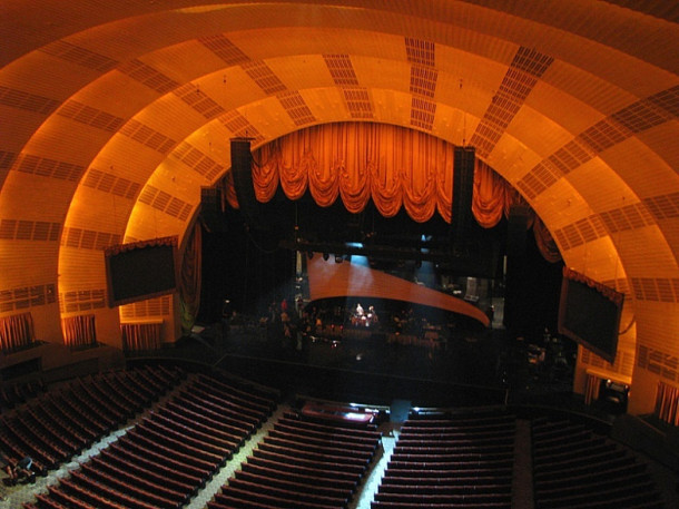 New York. Radio City Music hall. Friday\'s.