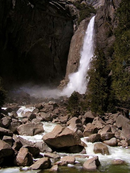 California. Yosemite Falls.