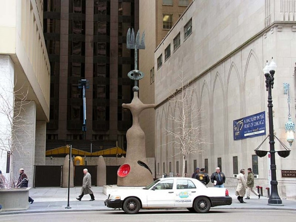 Chicago Tribune. Magnificent mile. Flamingo. City Hall.