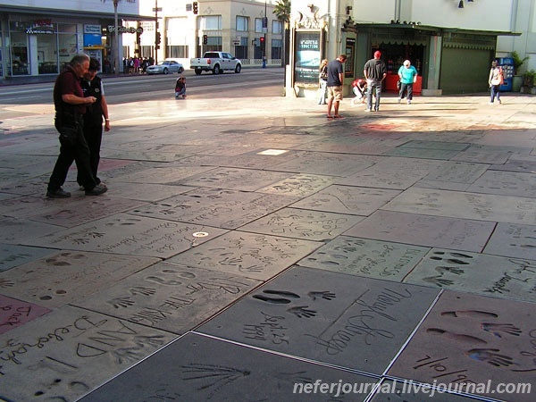 Grauman\'s Chinese Theater. Kodak Theatre. The Road to Hollywood.