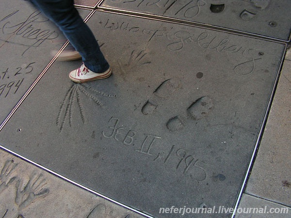 Grauman\'s Chinese Theater. Kodak Theatre. The Road to Hollywood.