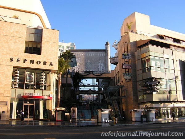 Grauman\'s Chinese Theater. Kodak Theatre. The Road to Hollywood.