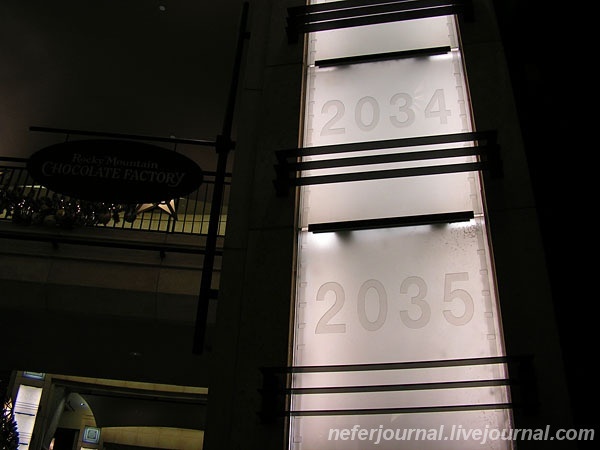 Grauman\'s Chinese Theater. Kodak Theatre. The Road to Hollywood.