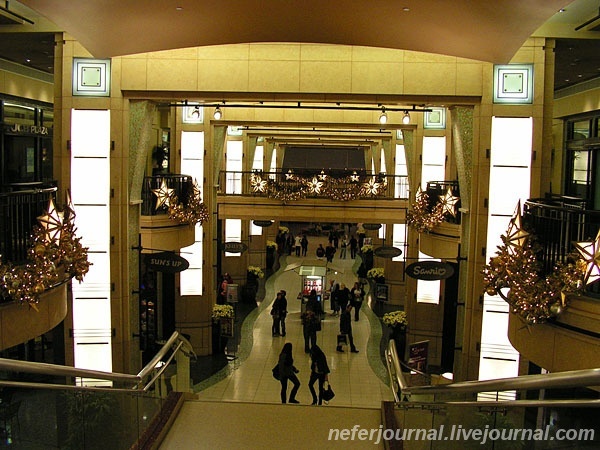 Grauman\'s Chinese Theater. Kodak Theatre. The Road to Hollywood.