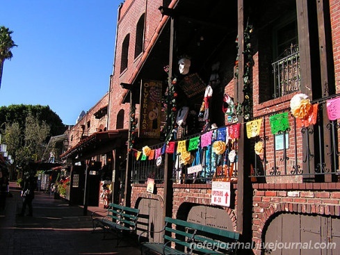 Los Angeles. Union Station. Olvera street. Molecule man.