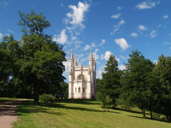 Петергоф: две церкви